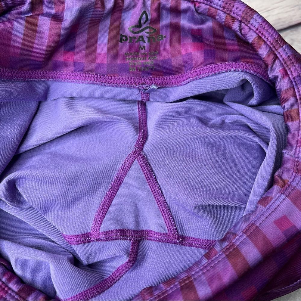 Prana Capri Leggings in Fuchsia Size Medium - Picture 5 of 7